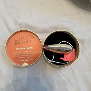 Erstwilder Dirigible Decor